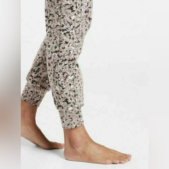 LIKE NEW Athleta Salutation High Rise Jogger | Yoga | Casual | Fall | Cozy - Picture 4 of 14